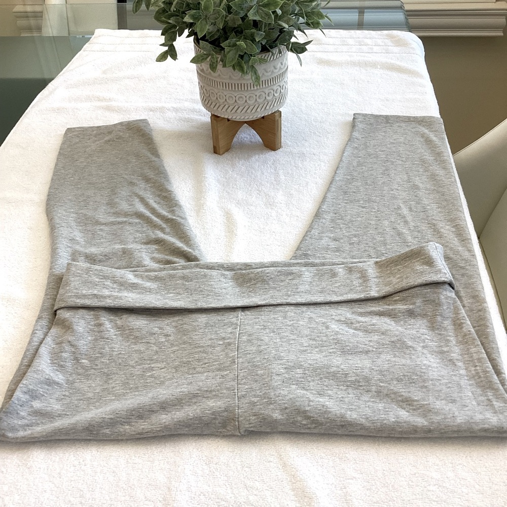 NWOT Victoria’s Secret Gray leggings Sz XL NEW rollover waistband Roomy Stretch - Picture 12 of 17